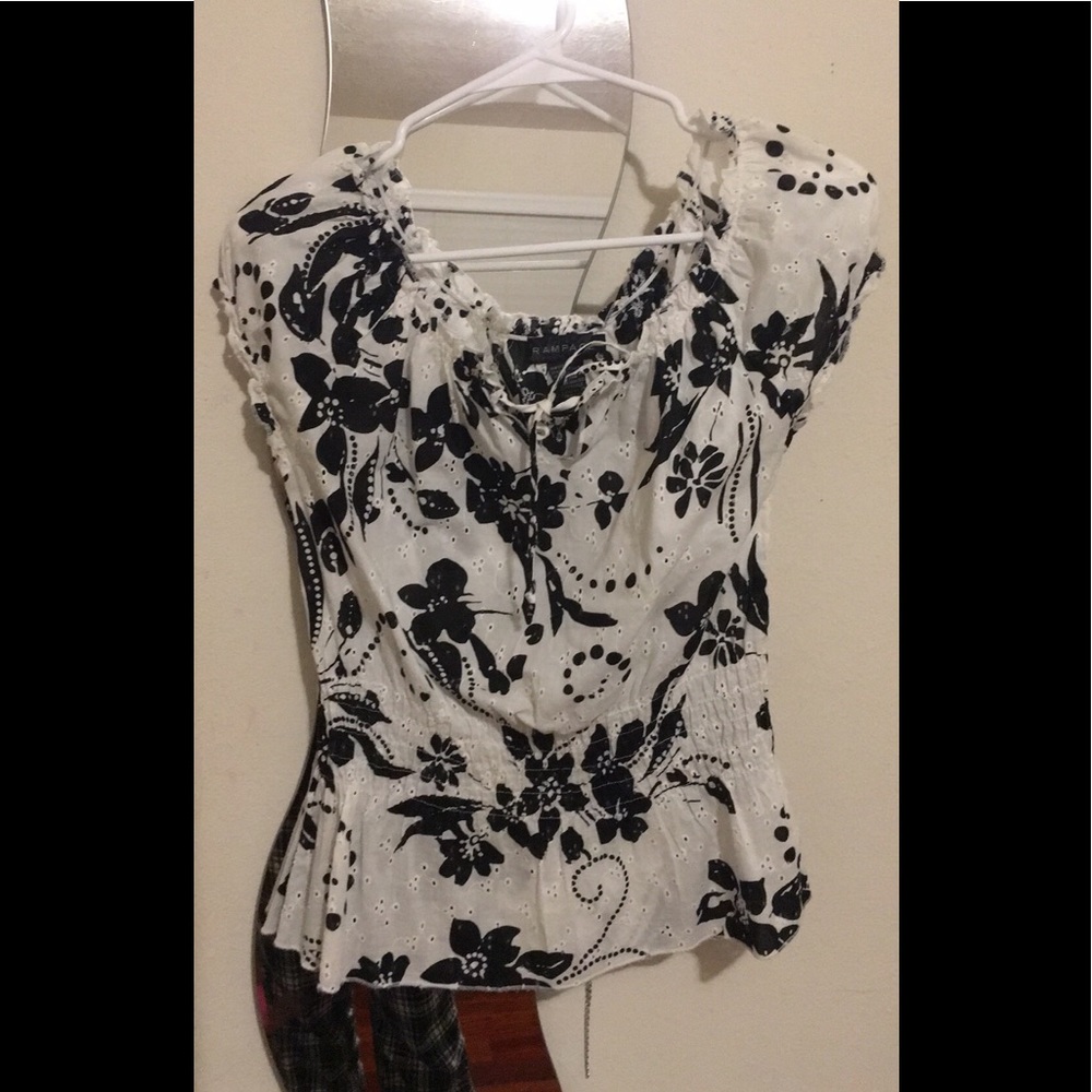 Cute black and white floral top